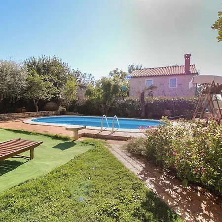 Mit Privatpool Fuer 8 Personen Ca 140 Qm In Paradiz Bei Vodnjan, Istrien Suedkueste Von Istrien *