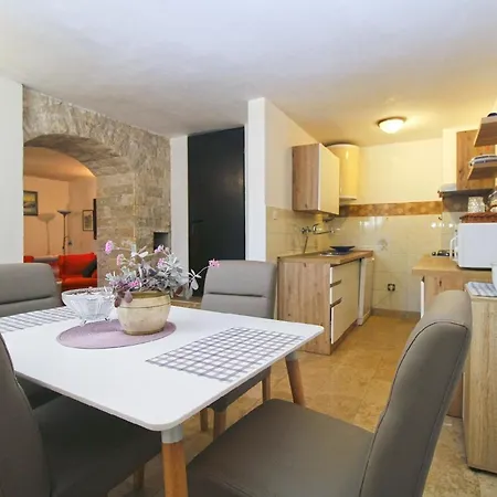 Vikendica Mit Privatpool Fuer 8 Personen Ca 140 Qm In Paradiz Bei Vodnjan, Istrien Suedkueste Von Istrien Vodnjan