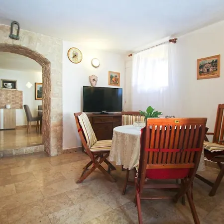 Mit Privatpool Fuer 8 Personen Ca 140 Qm In Paradiz Bei Vodnjan, Istrien Suedkueste Von Istrien